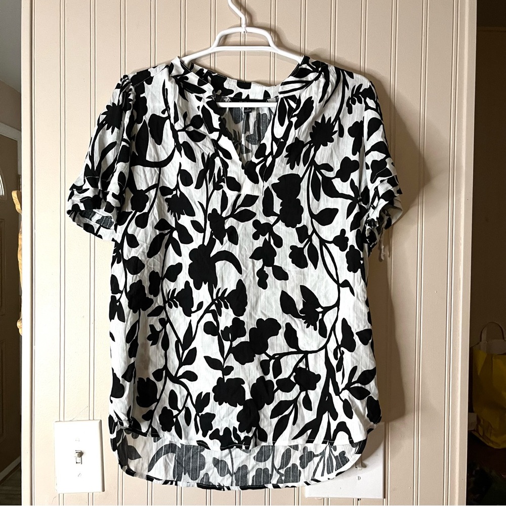 Well Worn Black White Floral Print Blouse Size Small